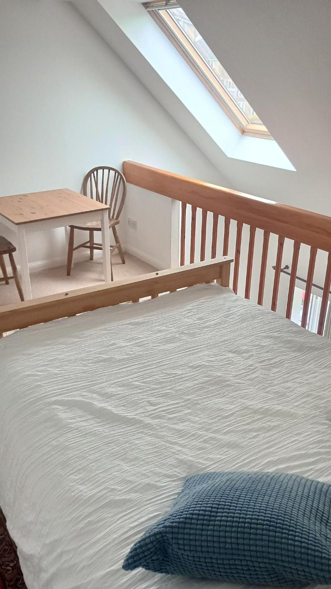 Apartment 2-bedroom Split-level Flat With Character Isleworth